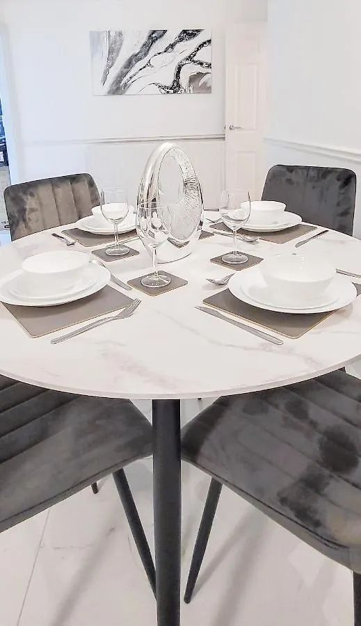 Stunning 2 Bedroom Apartment In Canary Wharf - Morland Apartments London 0*,