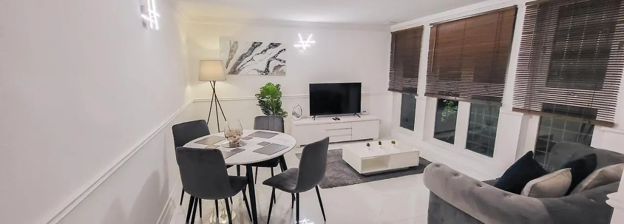 Stunning 2 Bedroom Apartment In Canary Wharf - Morland Apartments London