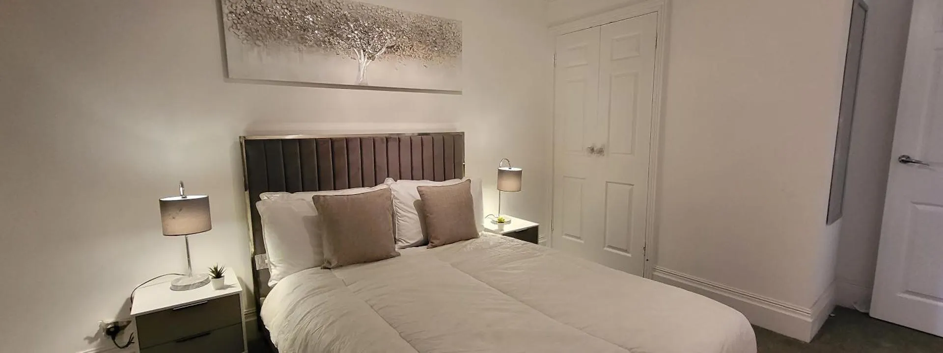 Stunning 2 Bedroom Apartment In Canary Wharf - Morland Apartments London 0*,  United Kingdom