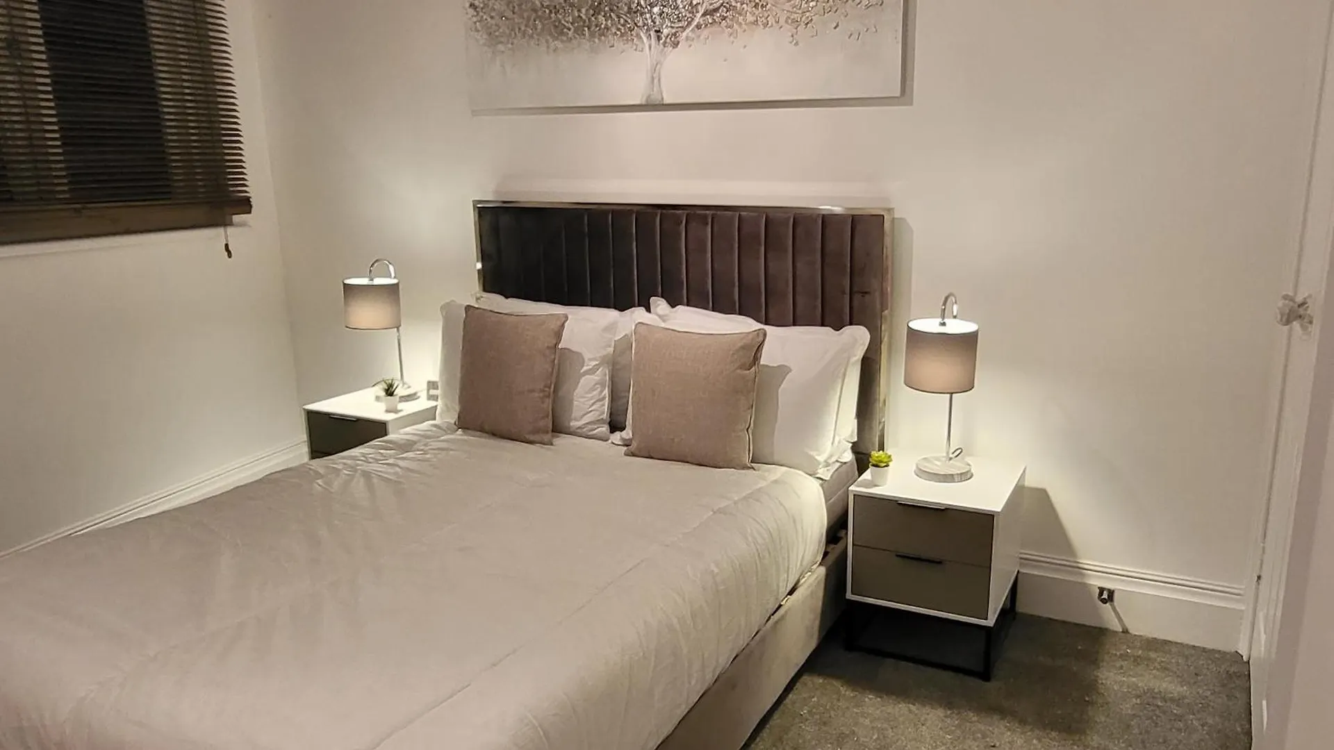 Stunning 2 Bedroom Apartment In Canary Wharf - Morland Apartments London
