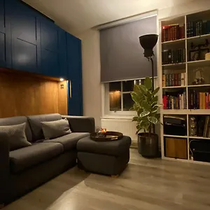 Apartment Centrally Located, London