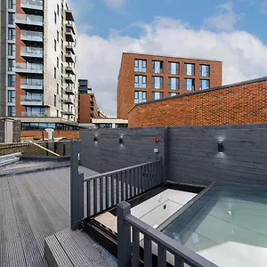 Holiday home Brand New Luxury House - Sleeps 8, London